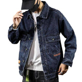 Oversize-Jeansjacke im Streetstyle